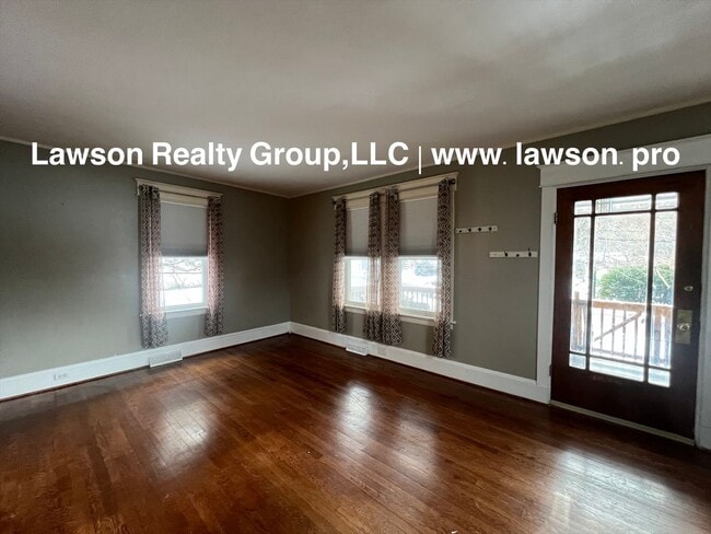 Building Photo - Heart of Grandin Court- Location, Location, Location!