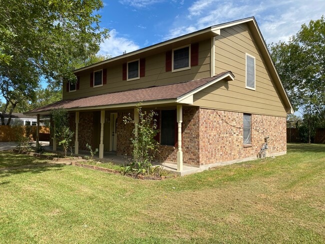 Building Photo - 112 County Rd 921