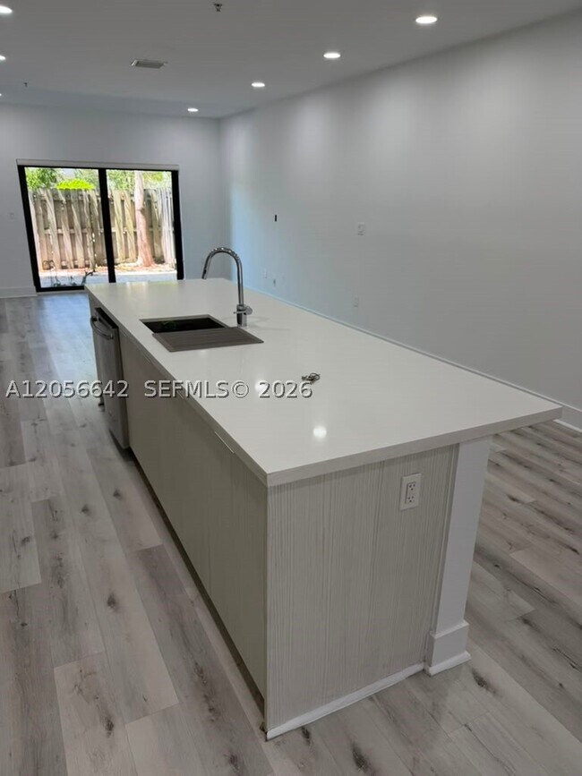 Foto del edificio - 7865 NW 104th Ave