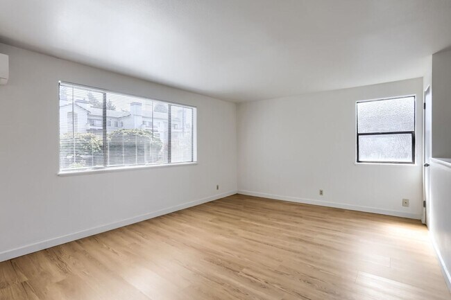 Foto del edificio - 12737 Greenwood Ave N