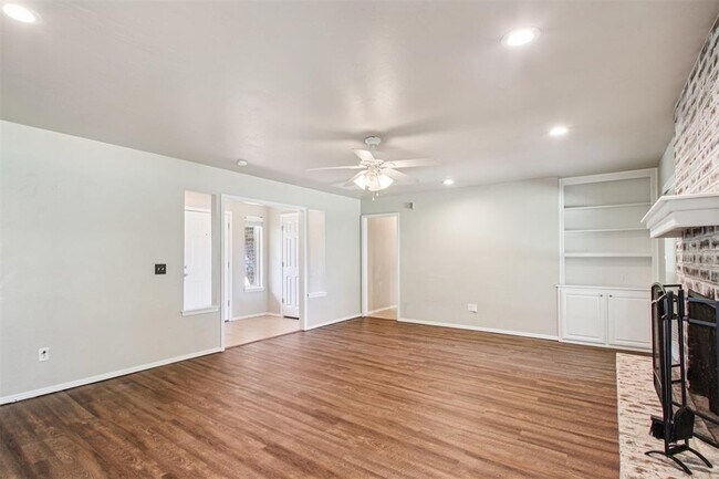 Building Photo - 101 W Vail Dr