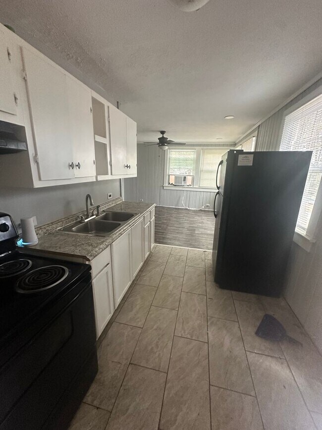 Foto del edificio - 1126 Brentwood Ave