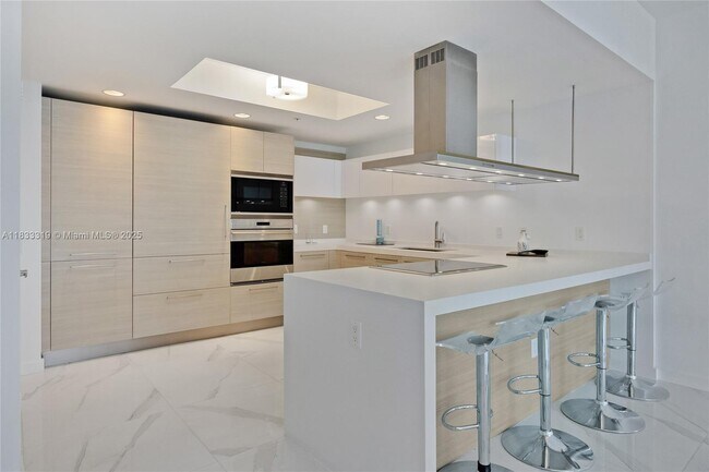 Building Photo - 17301 Biscayne Blvd