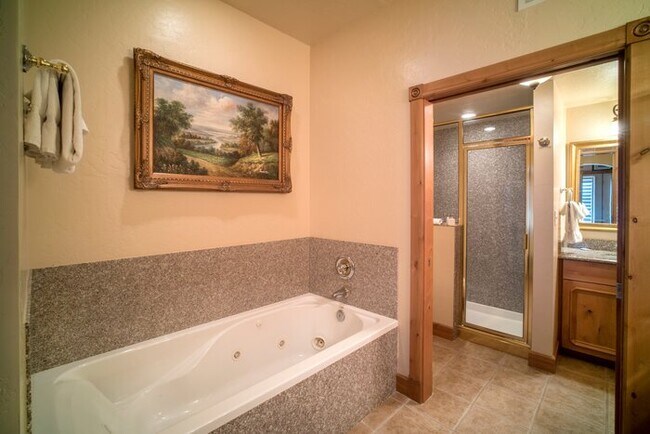 Foto del edificio - Villa 2031 1 Bed 1 Bath Full Kitchen