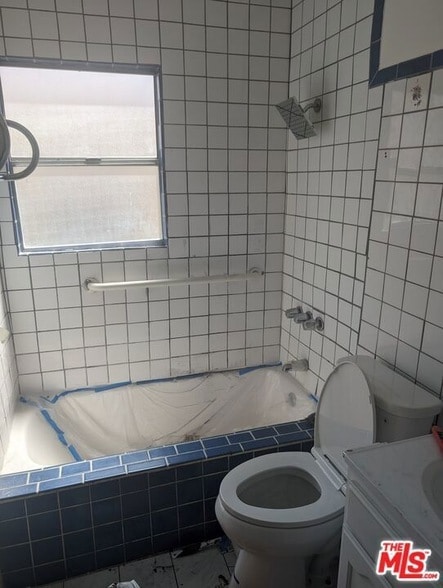 Building Photo - 9202 Crenshaw Blvd