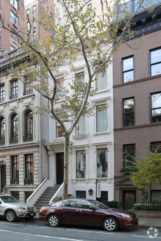 Building Photo - 68 E 91st St