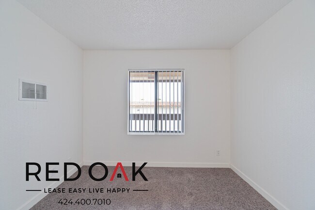 Building Photo - 16200 Vermont Ave