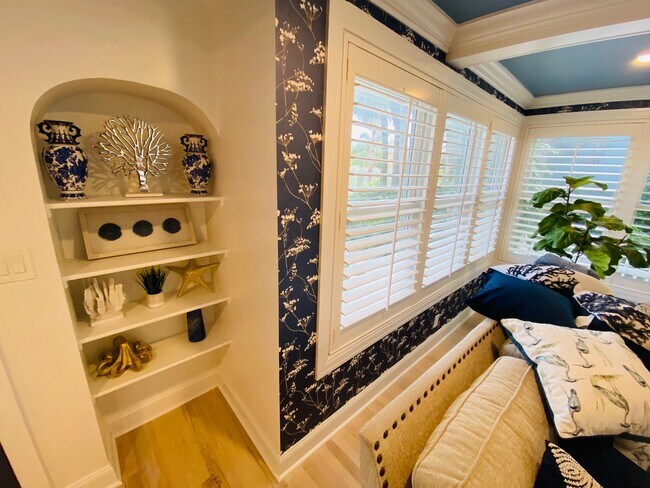 Building Photo - 1804 Pass a Grille Way