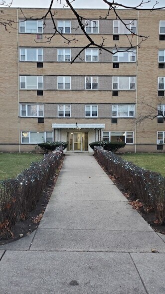 Foto principal - 6160 N Damen Ave