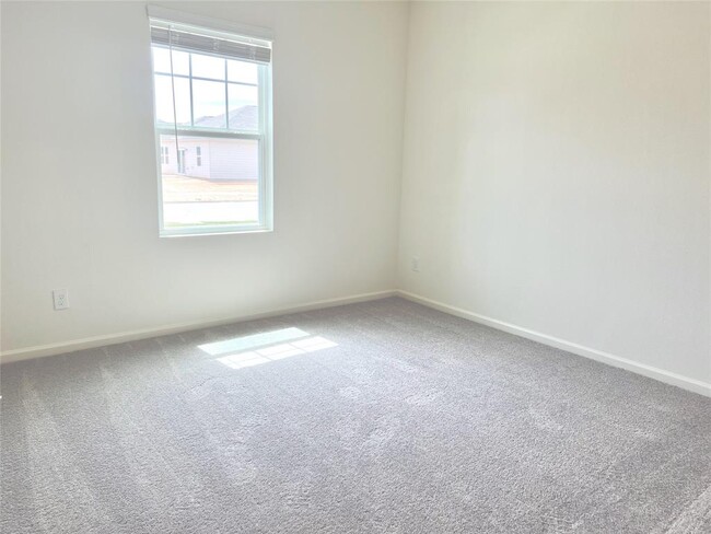 Building Photo - 4630 Highland Crest Dr