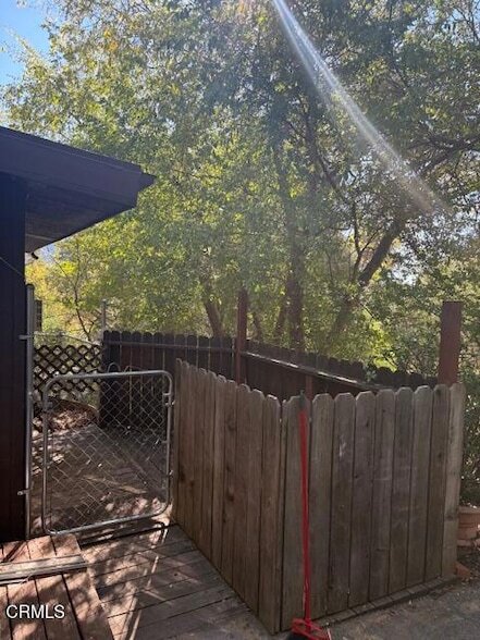 Foto del edificio - 1115 N Signal St