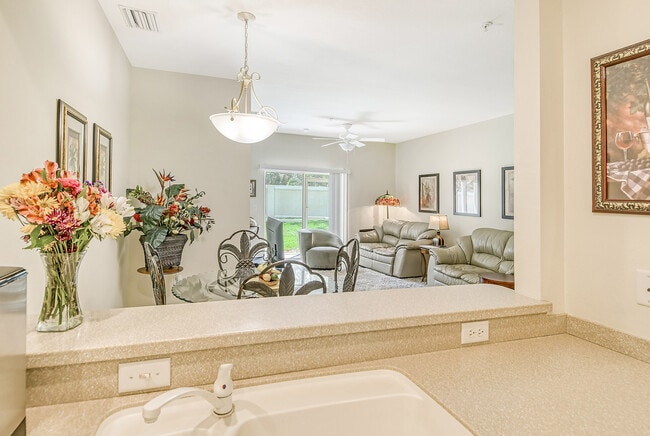 Building Photo - 3645 Parkridge Cir