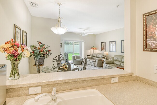 Foto del edificio - 3645 Parkridge Cir