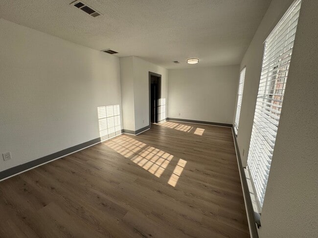Building Photo - 9750 Guest St