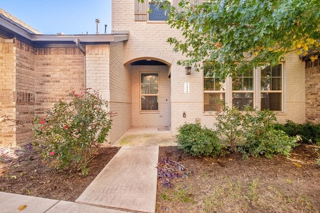 Building Photo - Captivating 2 Bedroom, 2.5 Bath Condo in Brushy Creek Community