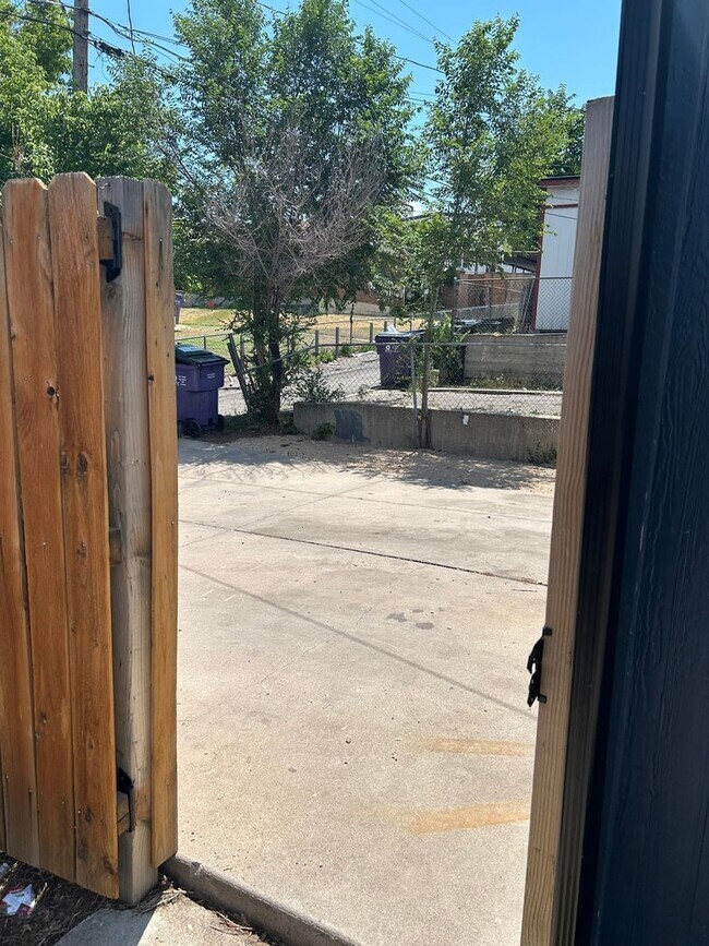 Foto del edificio - 240 S Julian St