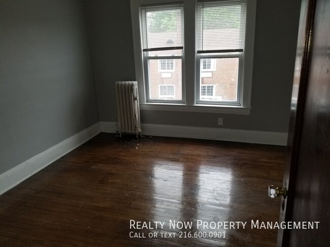 Foto del edificio - 11871 Lake Ave