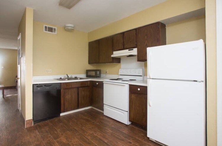 Kitchen - 101 Ormond Blvd
