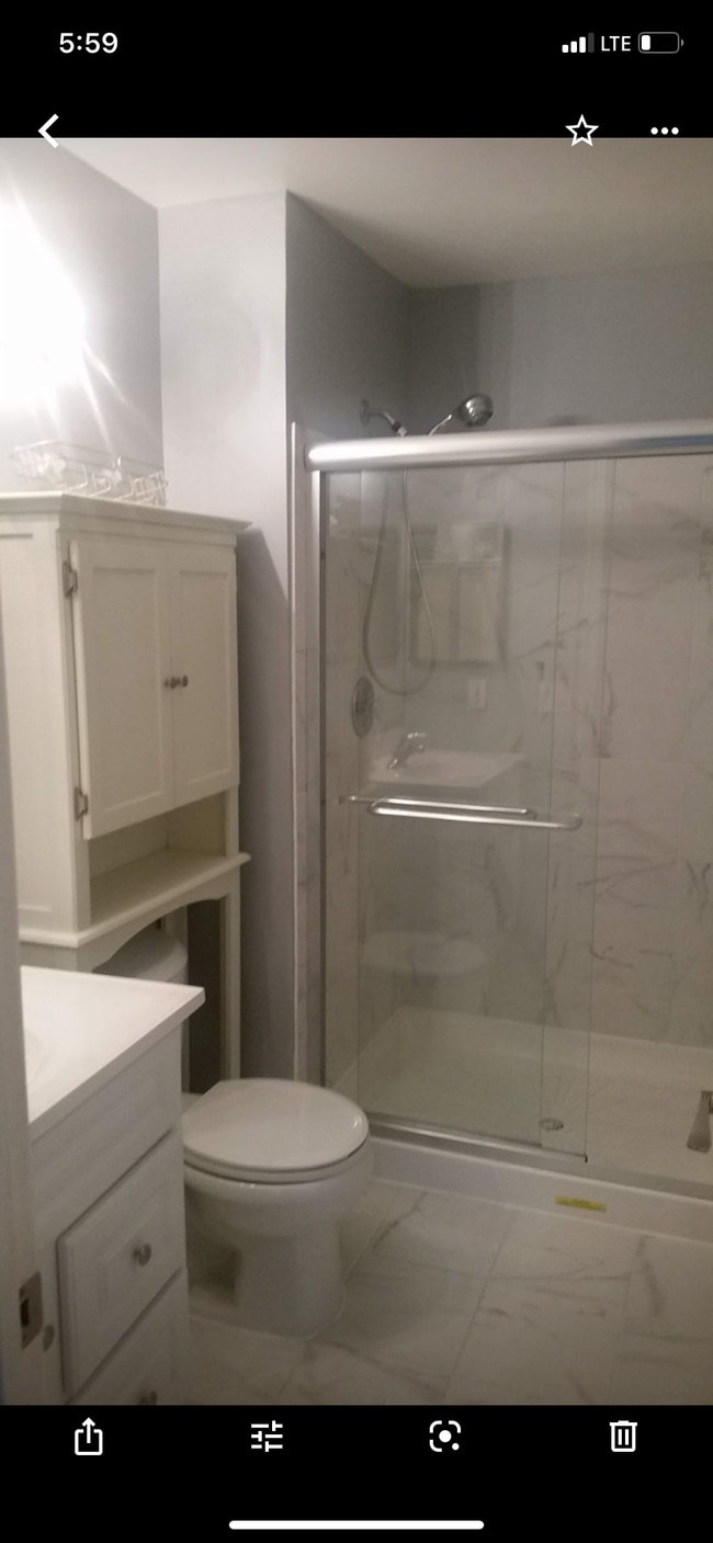 Building Photo - 141 Gregory Ln