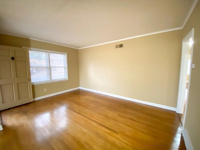 Building Photo - 3 bed, 1.5 bath home near Mt Moriah and Willow in E Memphis