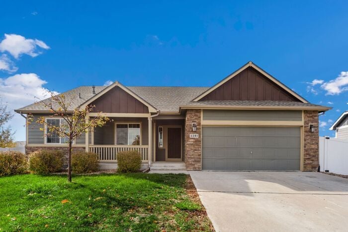 Primary Photo - ***WINTER SPECIAL $2695.00 a Month *** 5 b...