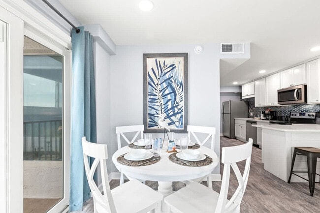 Foto del edificio - 8743 Thomas Dr