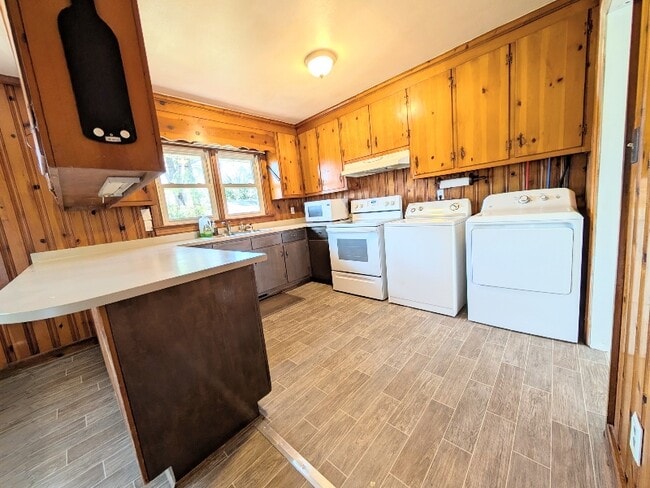 Building Photo - 2614 Tryon Dr