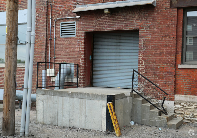 Building Photo - Riverbend Lofts