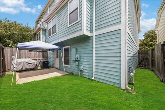 Building Photo - 7014 Woodridge Row Dr