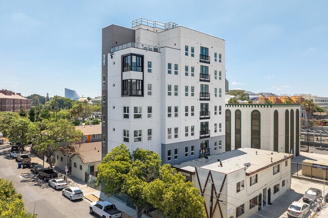 Building Photo - Polaris LUX