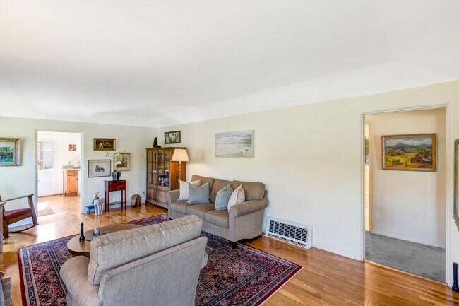 Foto del edificio - 969 Egan Ave