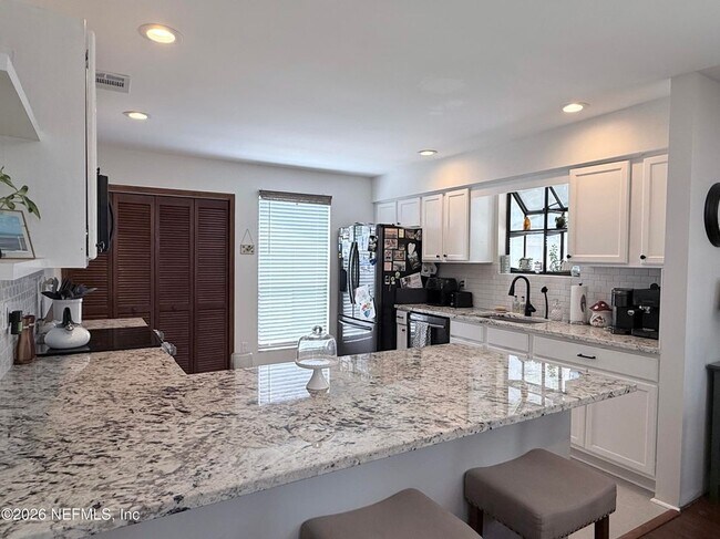 Foto del edificio - 1671 E Holly Oaks Lake Rd