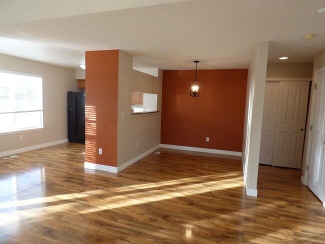 Building Photo - 805 Summer Hawk Dr