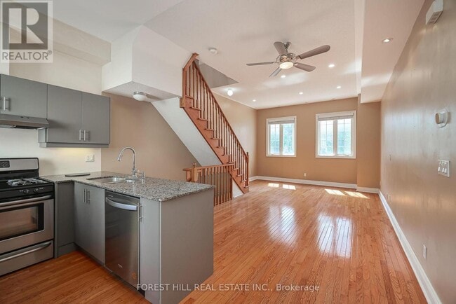 Photo du bâtiment - 1376 Eglinton Ave W