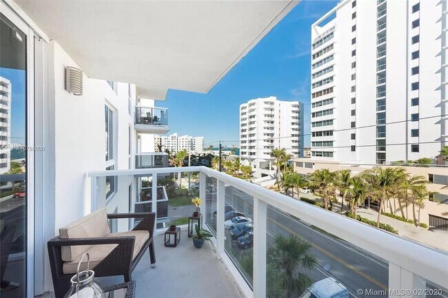 Foto del edificio - 7928 West Dr