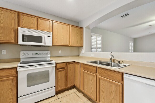 Foto del edificio - 3 Bed, 2 Bath Home in Power Ranch Subdivis...