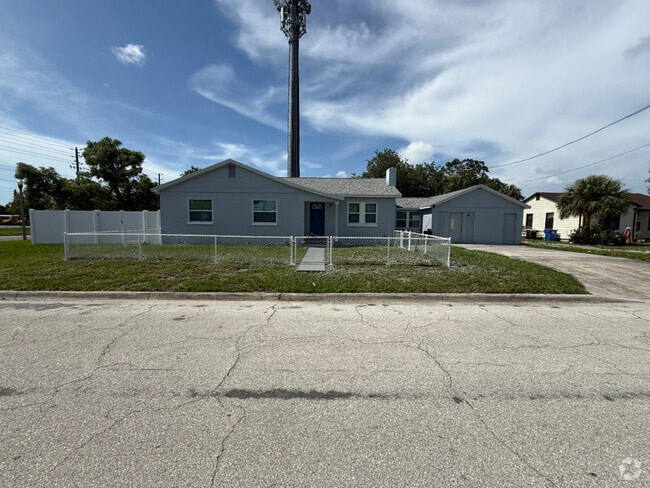 Building Photo - 4855 Fairfield Ave S
