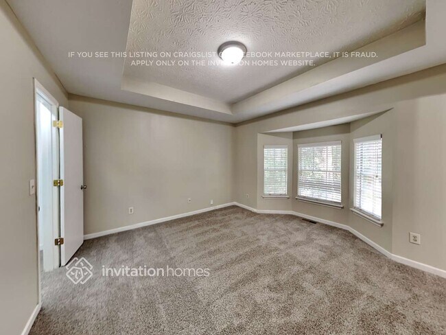 Foto del edificio - 1333 Regal Heights Dr