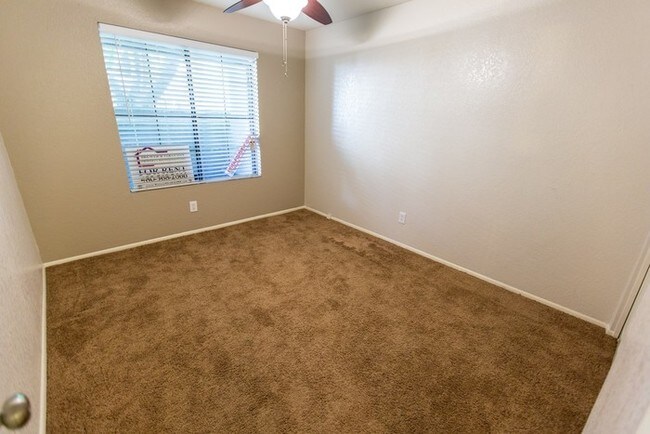 Building Photo - 1905 E University Dr