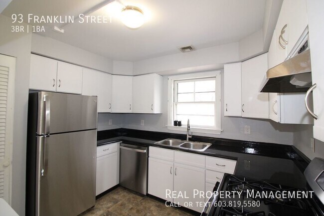 Building Photo - Spacious 3 Bedroom Duplex in Somersworth!