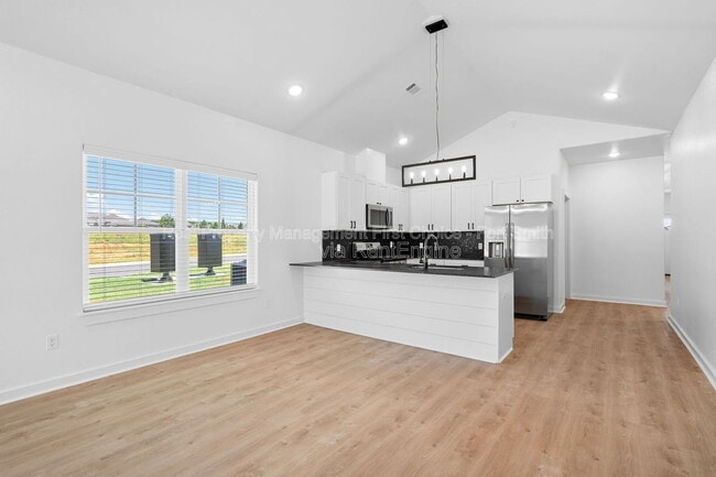 Building Photo - 8725 Cantera Dr