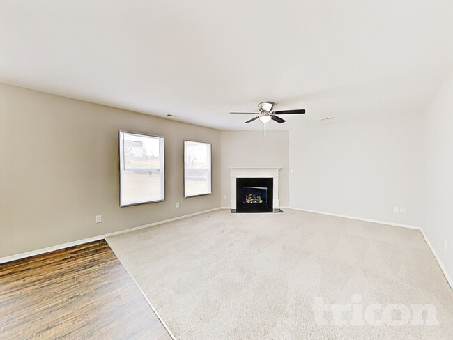Foto del edificio - 4003 Larkhaven Village Dr