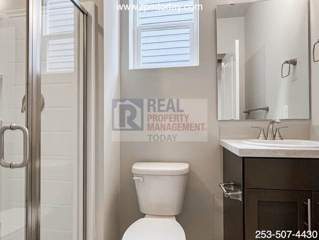 Foto del edificio - 5 Bedroom House in Bremerton! New Build!