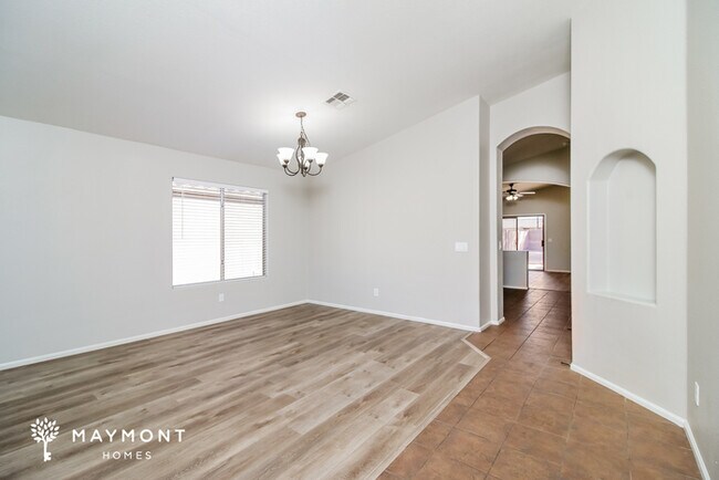 Foto del edificio - 42539 W Michaels Dr