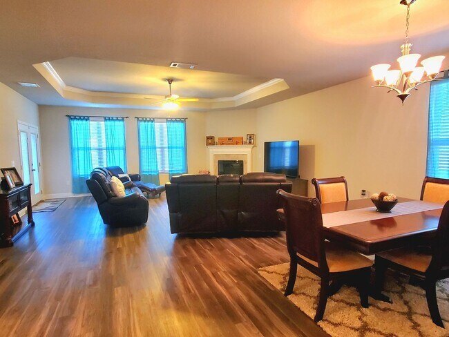 Foto del edificio - WOW! Incredible 3/2 Open Floor Plan home located in Desired Millview Estates III Subdivision.