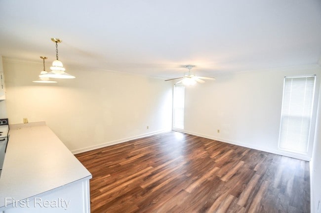 Building Photo - 1 br, 1 bath Apartment - 516 E. Glenn Ave.