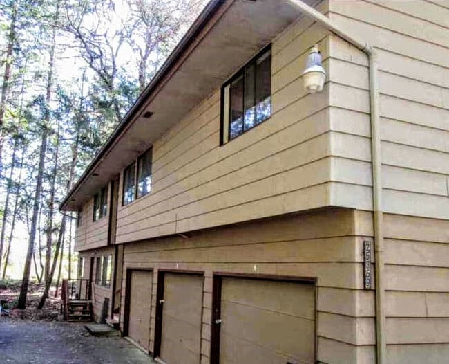 Building Photo - 25859 Madrone Dr