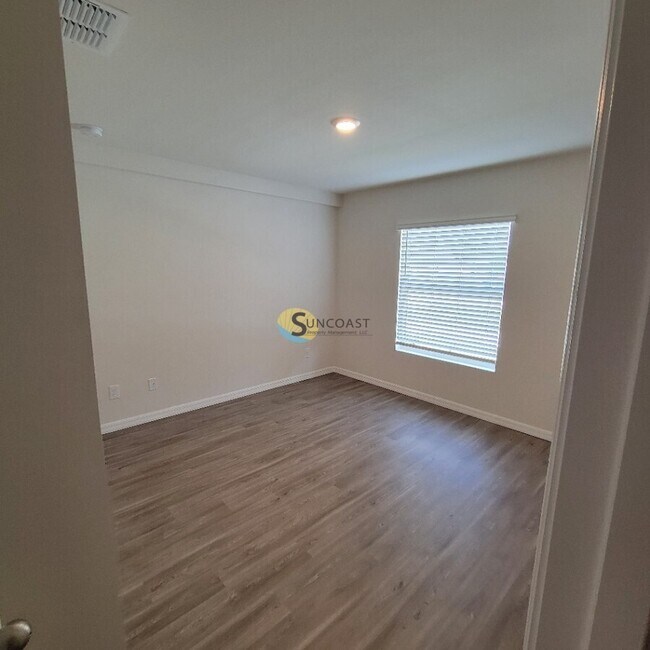 Foto del edificio - Spacious, Sunfilled 2BD/2BA Home In Cape C...