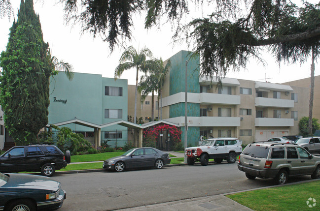 Building Photo - Landmark Apartments