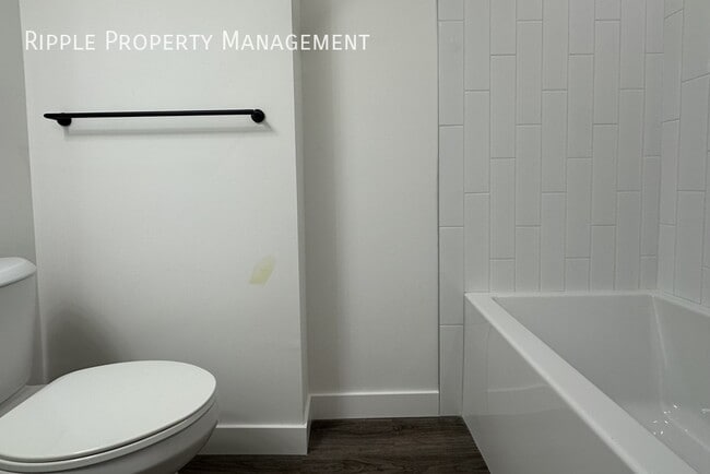 Building Photo - Modern 1 Beds, 1 Baths Lower/ Basement Lev...
